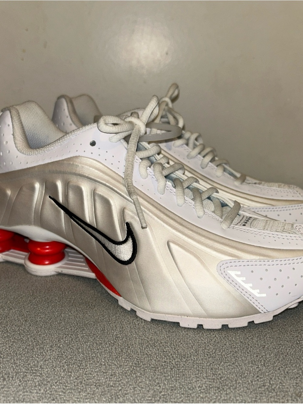 Nike Shox R4 (GS) Sneakers Kids size 5.5 Y Youth CW2626-102